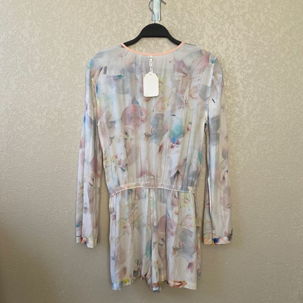 Willow & Clay Floral Slight Bell Sleeve V-Neck Elastized Waist Romper Size Mediu - Picture 6 of 10